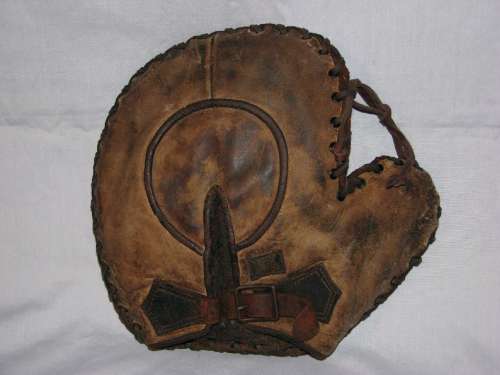 D&M U Notch Basemitt Back